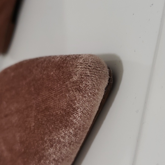 Womens Super Cute and Comfortable H&M Velvet Pointed Toe Ballet Flats - Picture 3 of 6